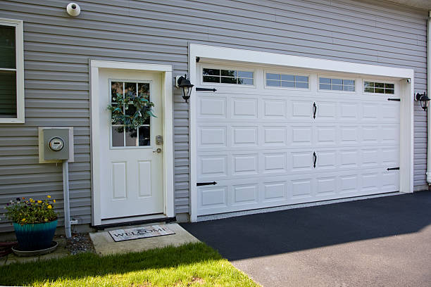 24/7 Emergency Garage Door Panel Replacement experts in Sneads Ferry, NC